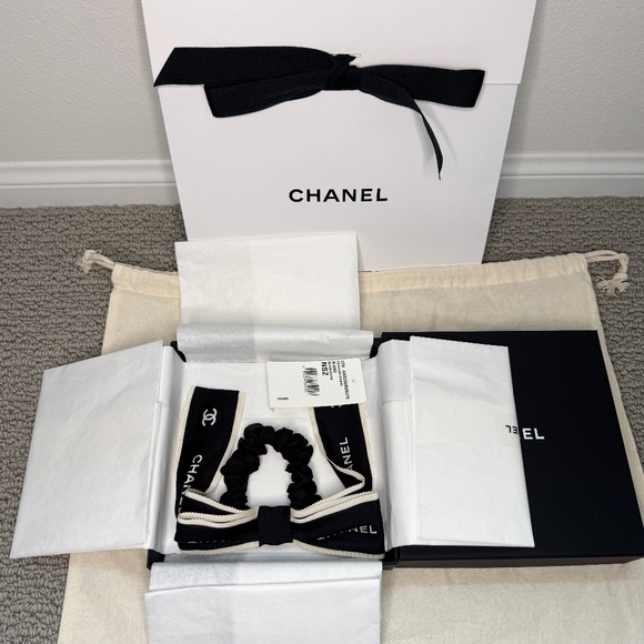NWT Chanel Bow Hair Tie - Picture 1 of 15